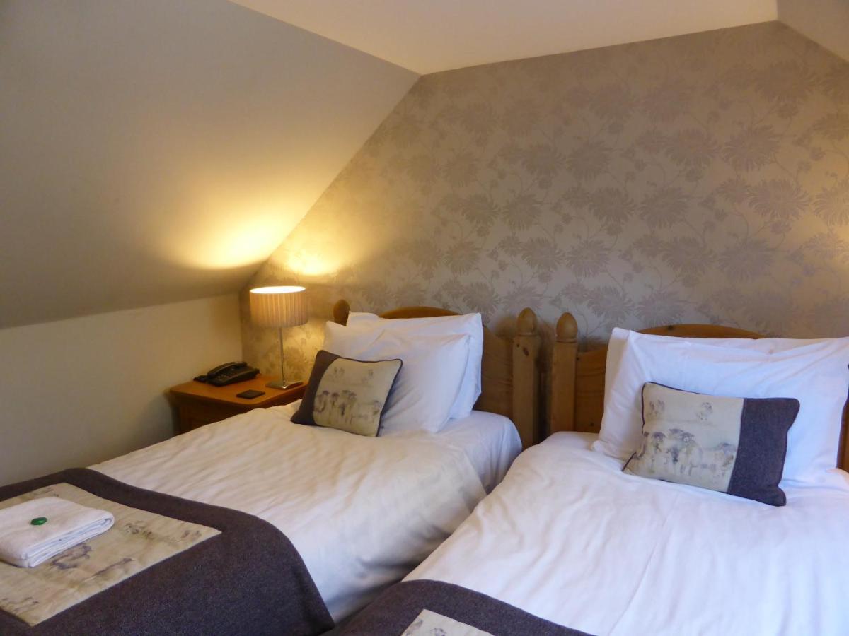 Glen Clova Hotel & Luxury Lodges Millton of Clova Exterior photo